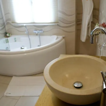 Alixia 3* אלציו